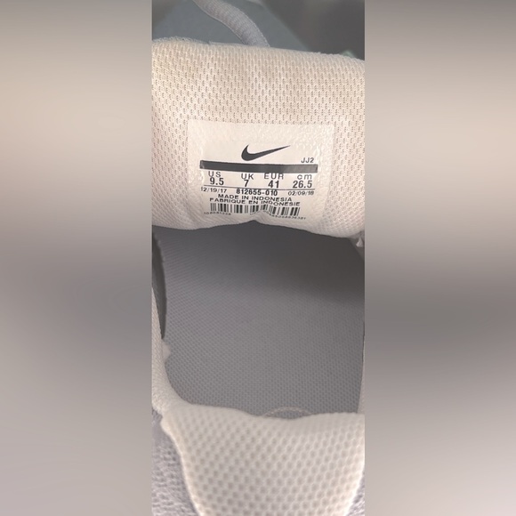 Grey Nike Women's Tanjun Running Shoe - Picture 9 of 9